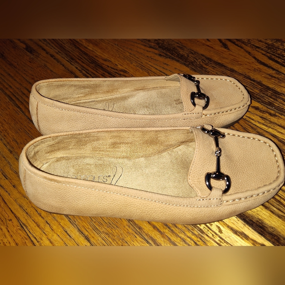 Aerosoles women's slip on moccasin flats size 8w color tan